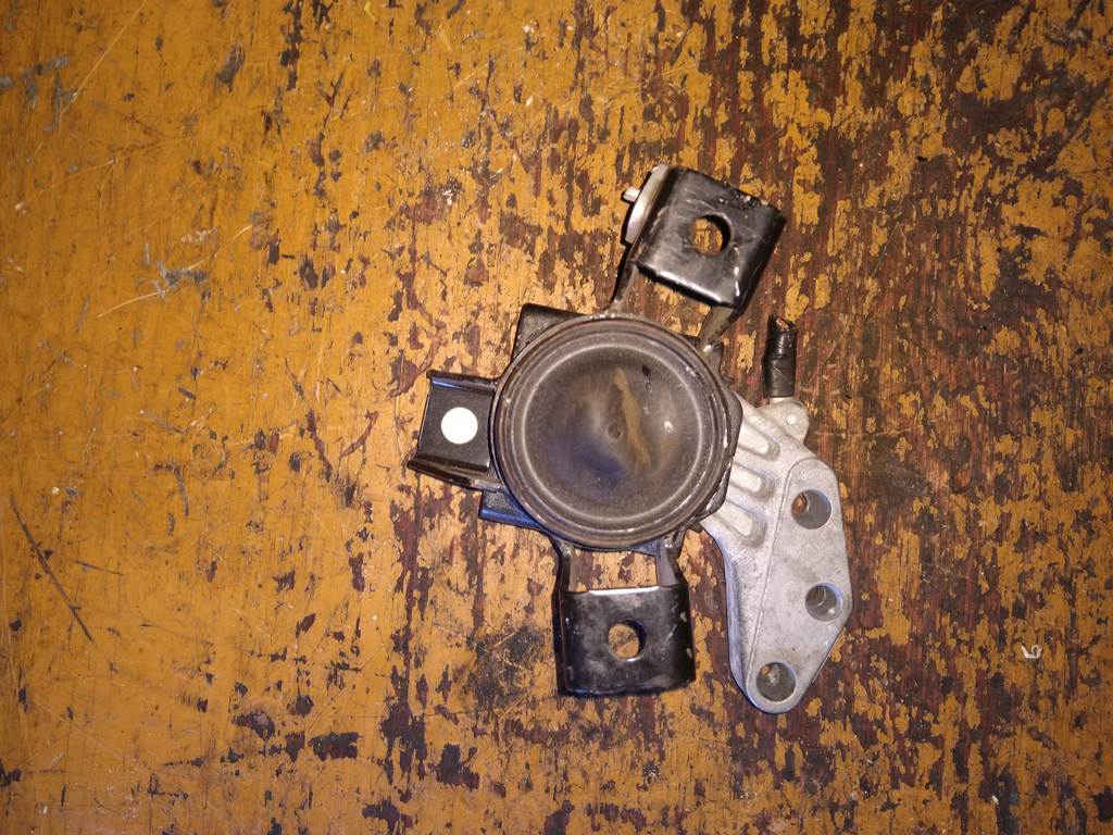 подушка двигателя Suzuki Solio