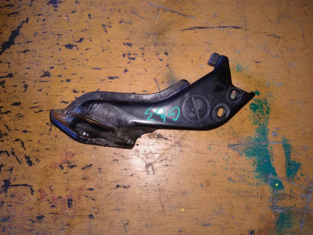 кронштейн боковой двери Honda Freed