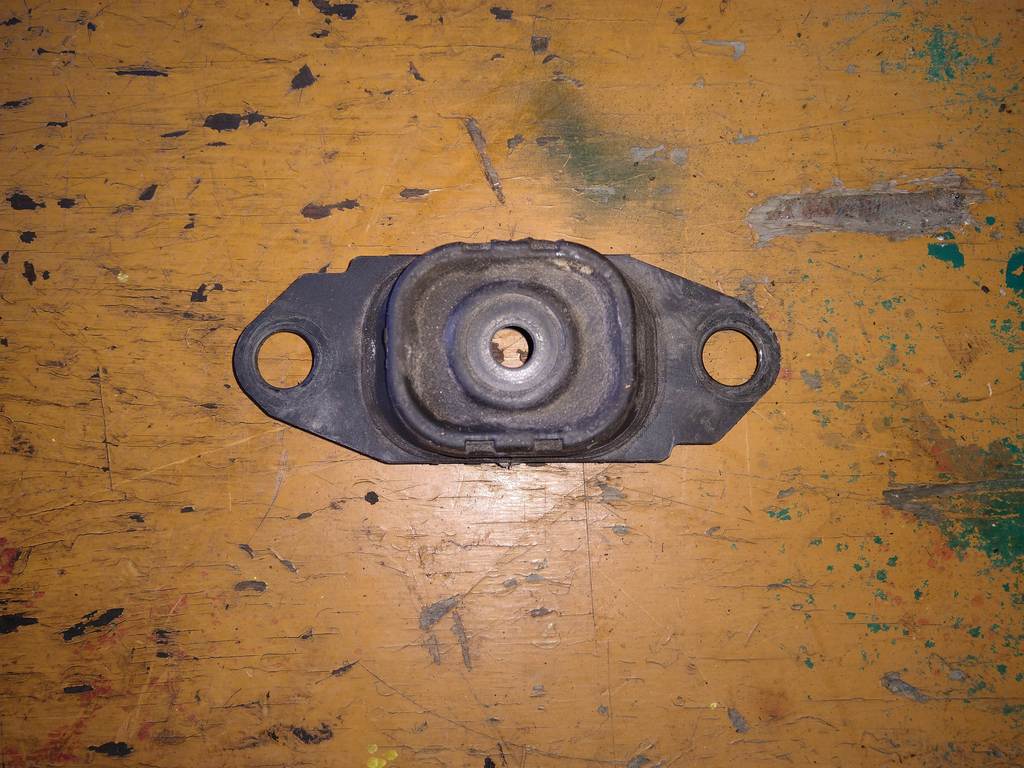 подушка двигателя Nissan Note