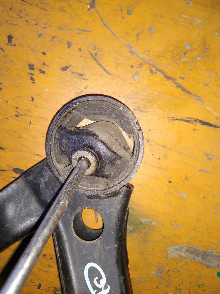 подушка двигателя Mitsubishi Outlander