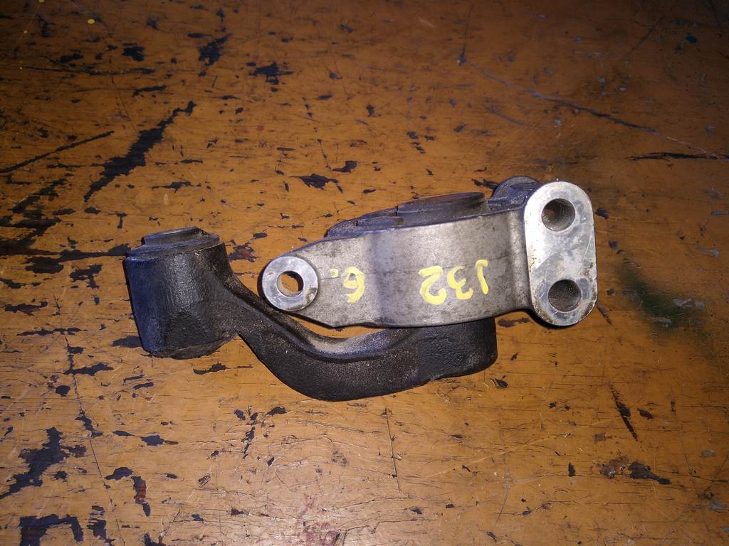 подушка двигателя Nissan Teana