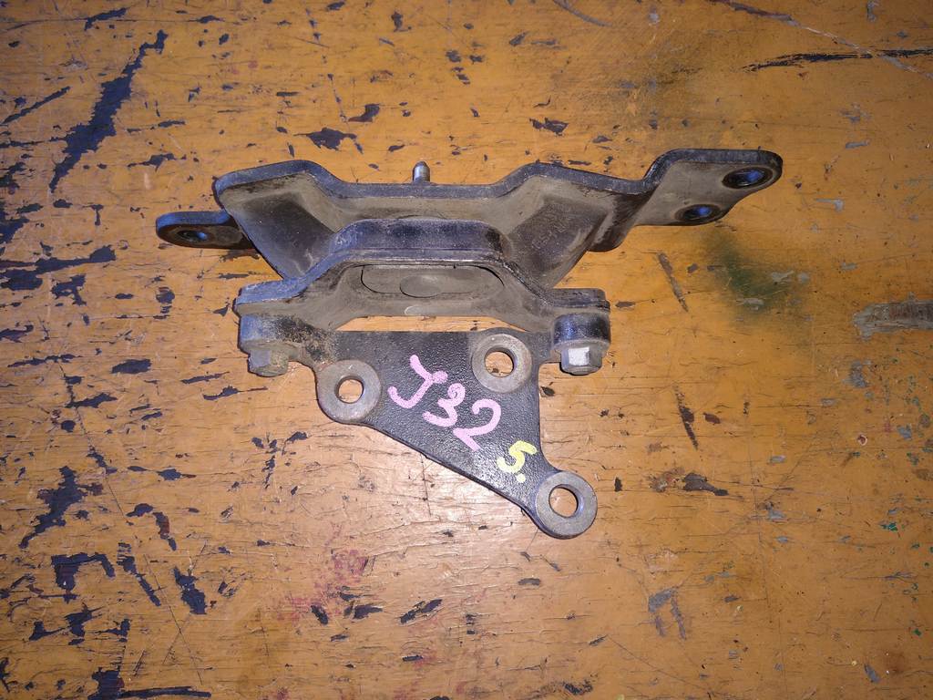 подушка двигателя Nissan Teana