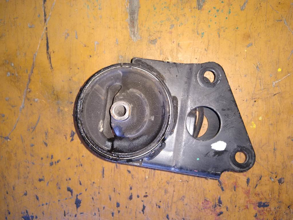 подушка двигателя Nissan Teana