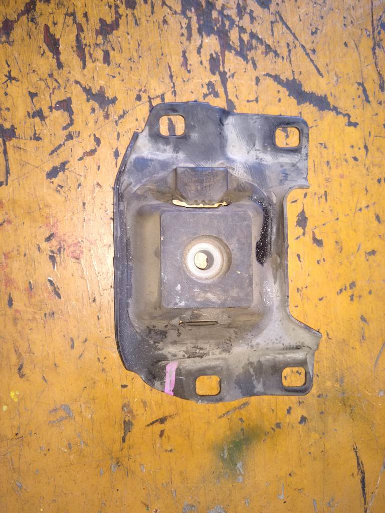 подушка двигателя Mazda Axela