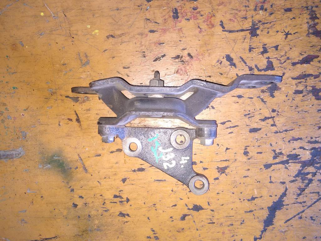 подушка двигателя Nissan Teana