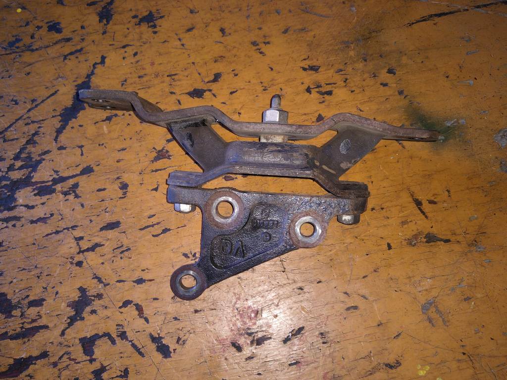 подушка двигателя Nissan Teana