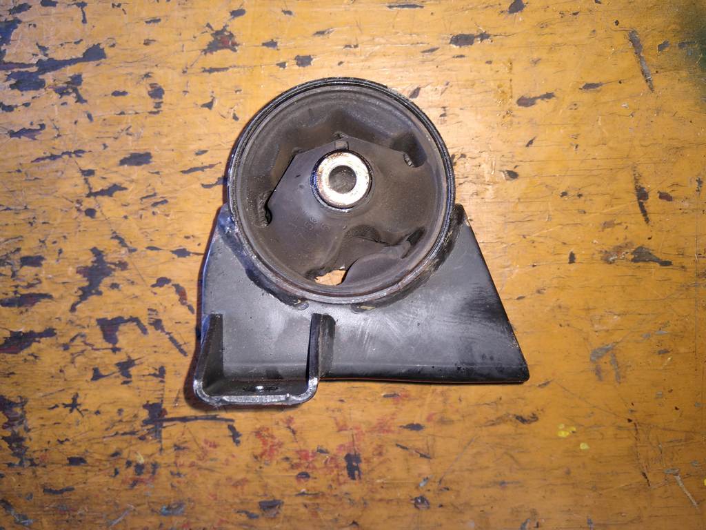 подушка двигателя Suzuki Palette