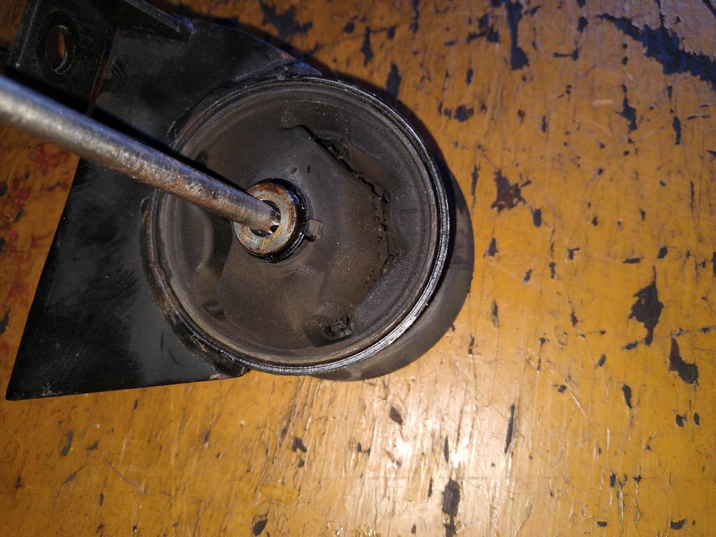 подушка двигателя Suzuki Palette