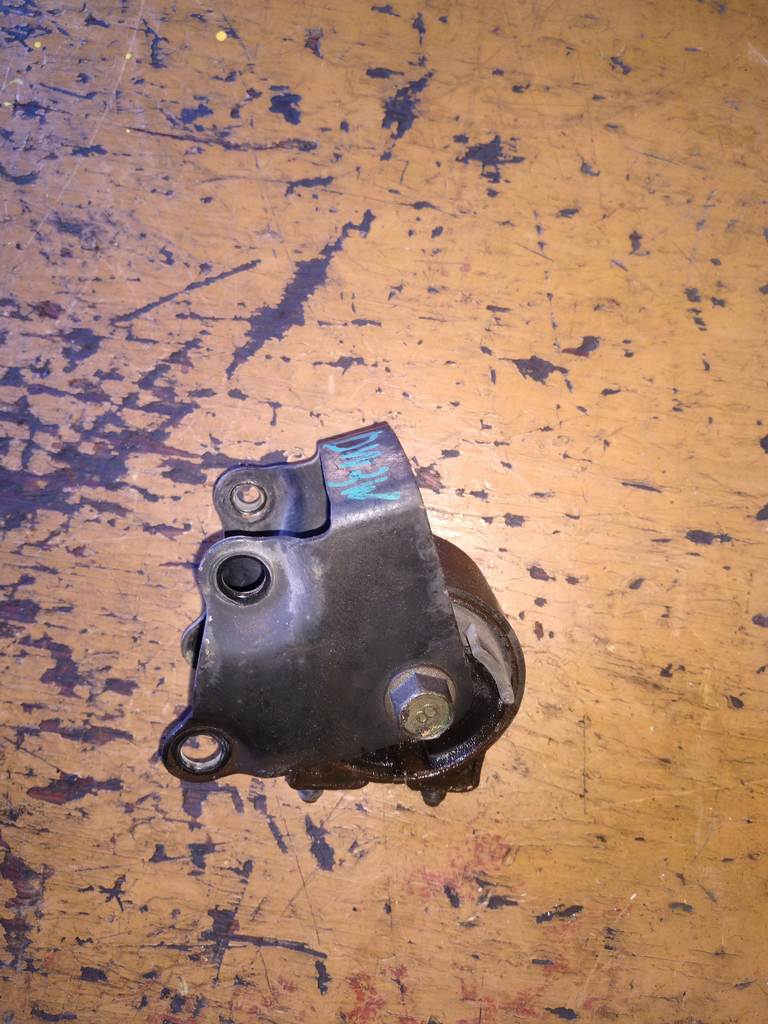 подушка двигателя Mazda Demio