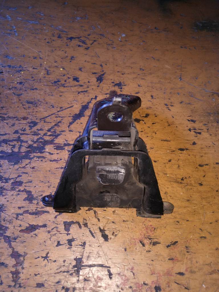 подушка двигателя Toyota Vitz