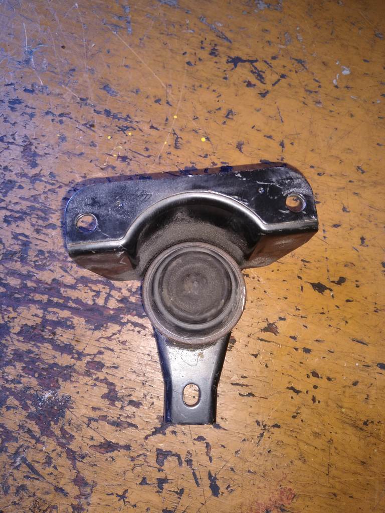 подушка двигателя Suzuki Swift