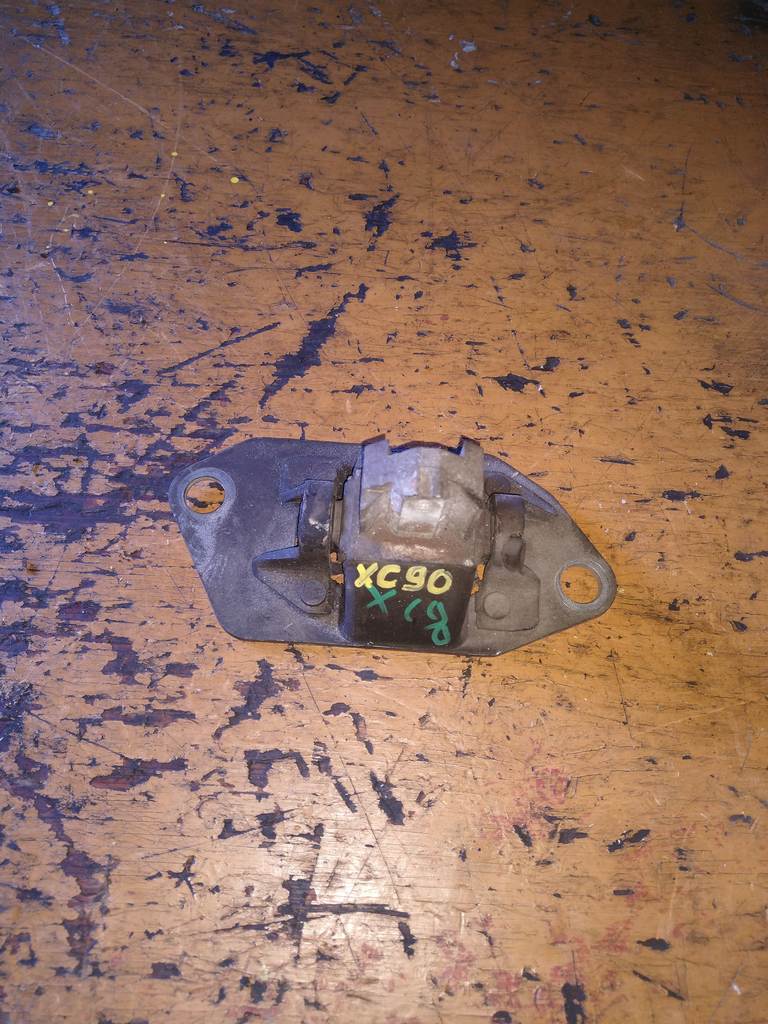 подушка двигателя Volvo XC90