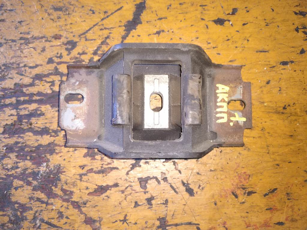 подушка двигателя Mazda Demio