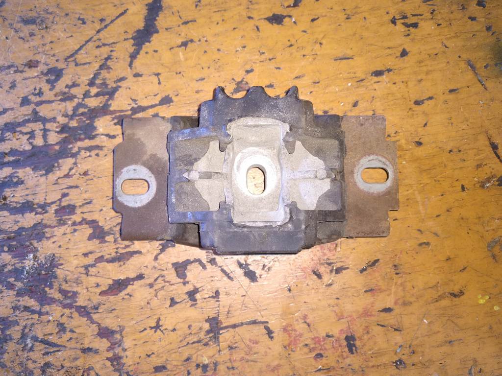 подушка двигателя Mazda Demio