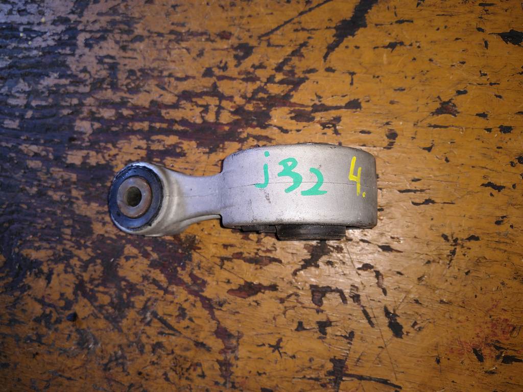 подушка двигателя Nissan Teana