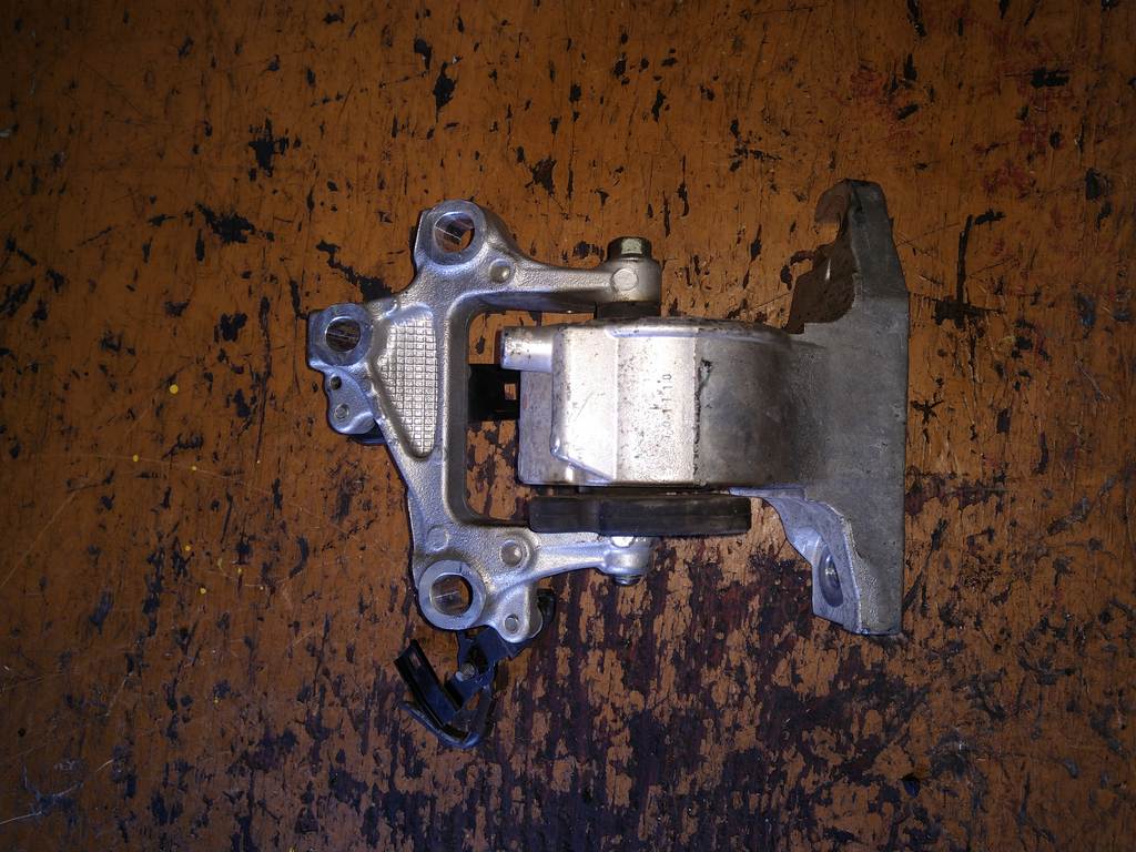 подушка двигателя Honda Fit