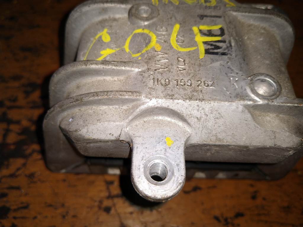 подушка двигателя Volkswagen Golf