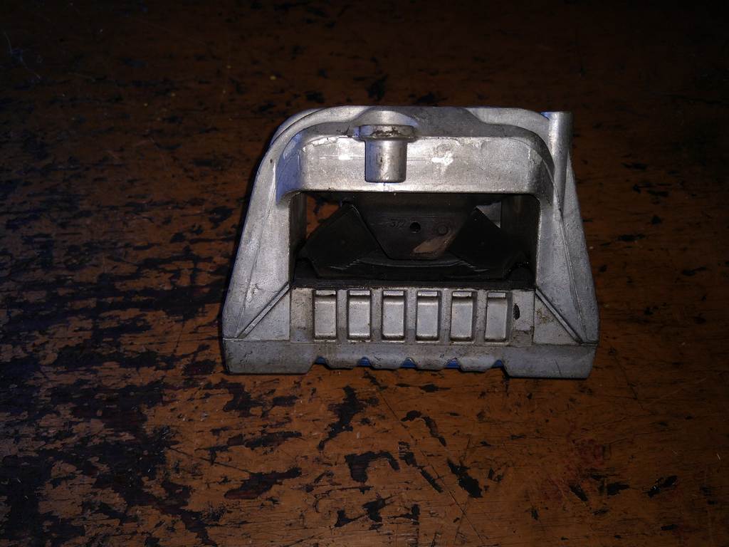 подушка двигателя Volkswagen Golf