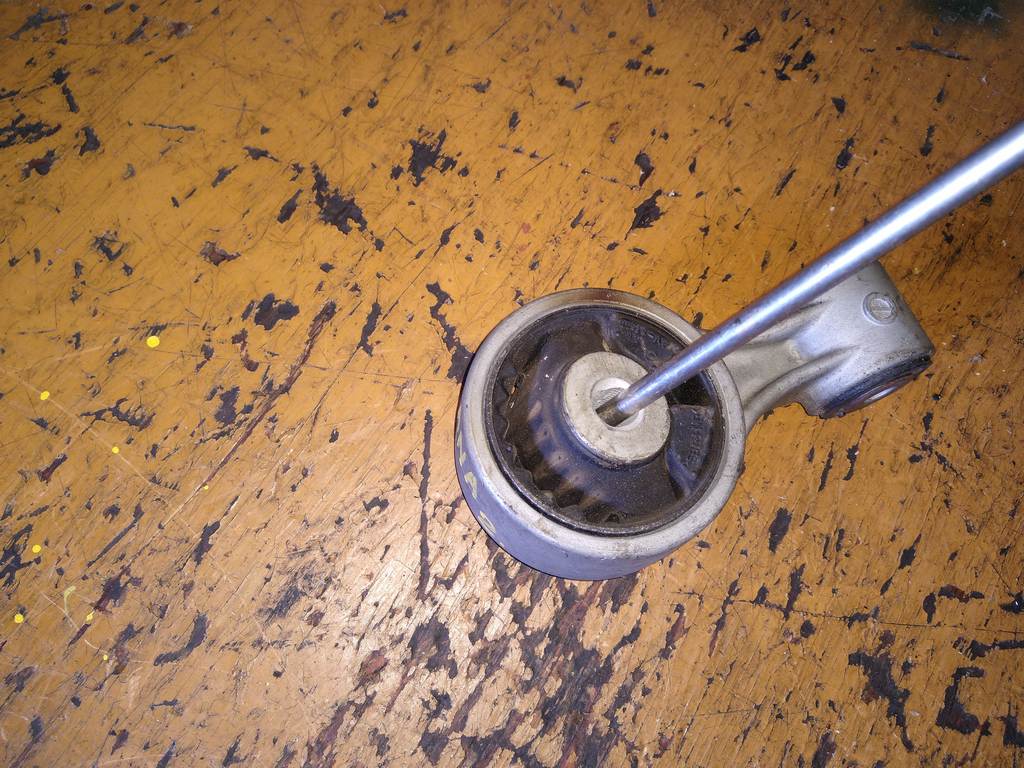 подушка двигателя Nissan Teana