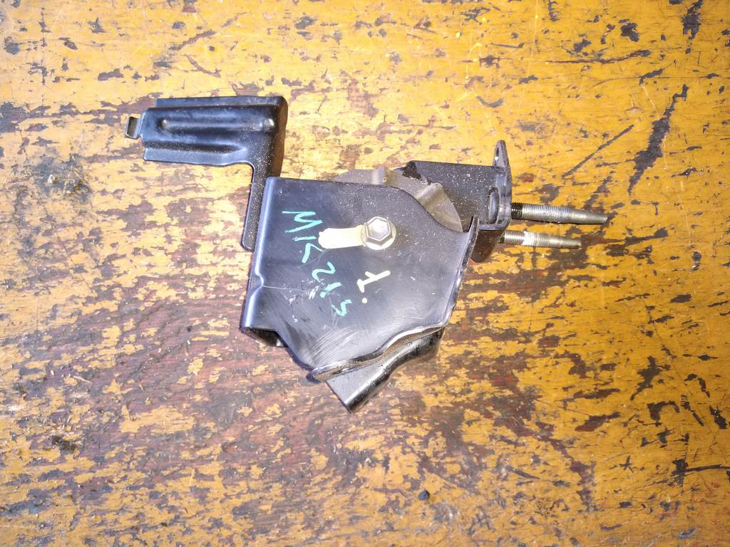 подушка двигателя Suzuki Palette