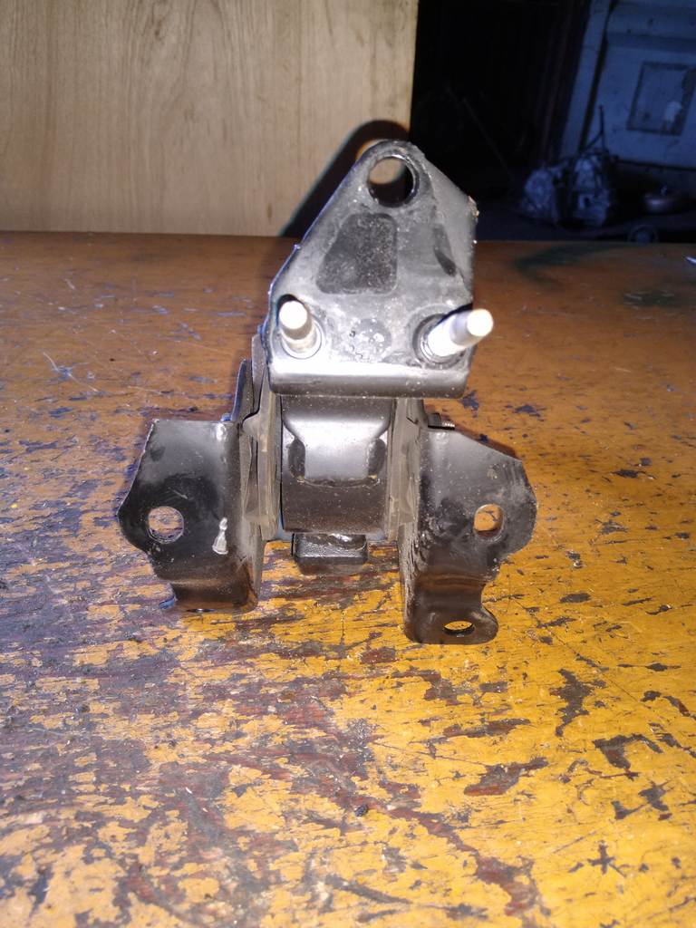 подушка двигателя Suzuki Palette