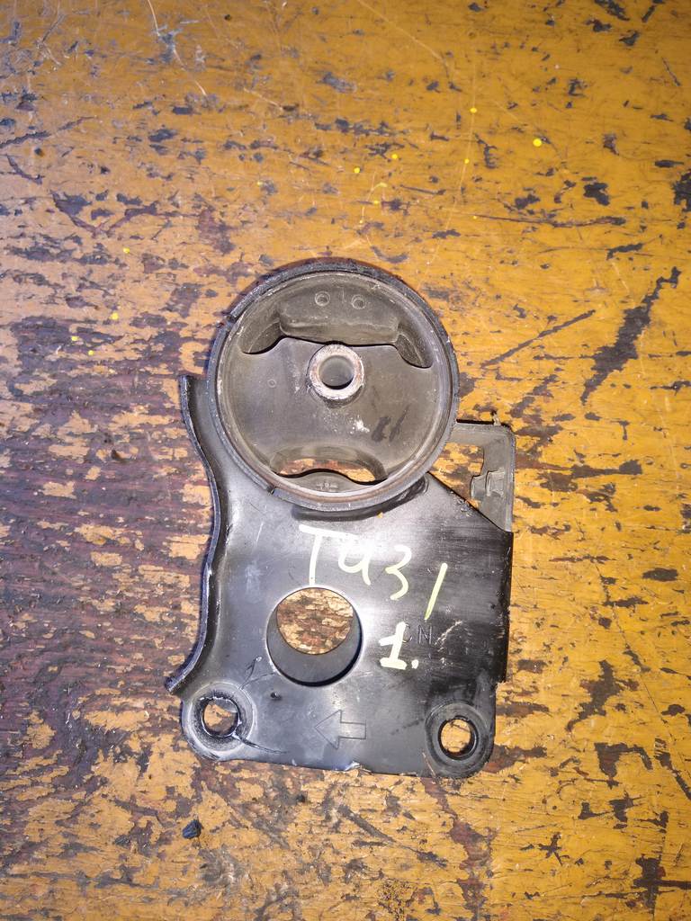 подушка двигателя Nissan Presage