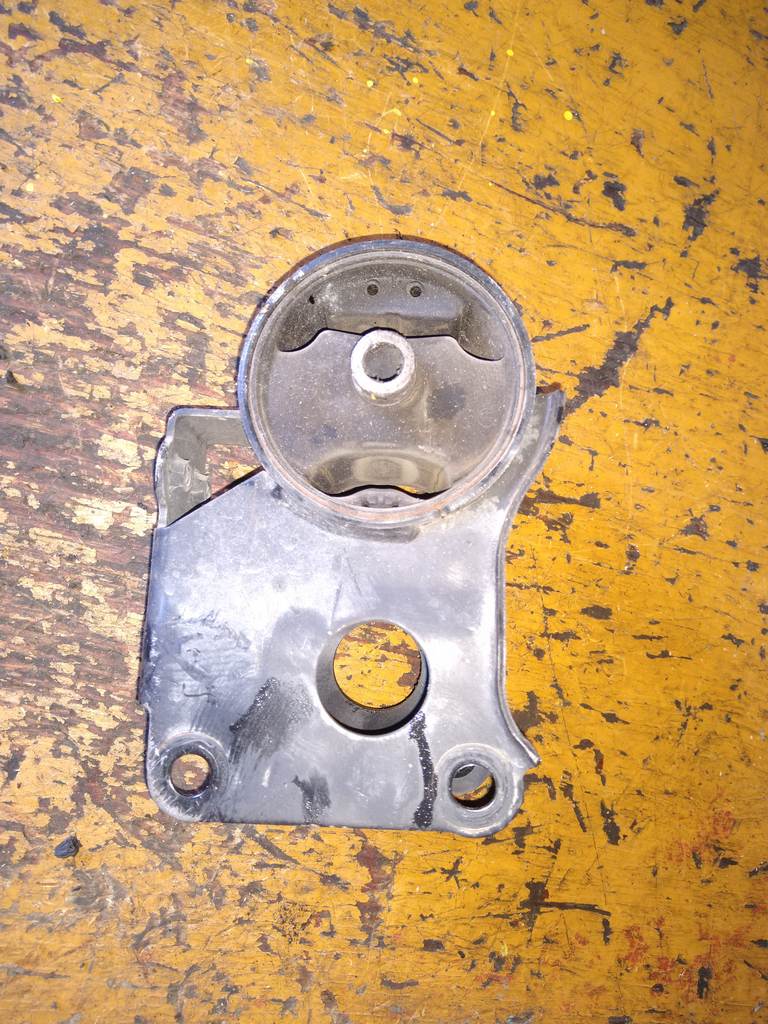 подушка двигателя Nissan Presage