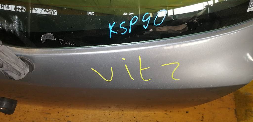 дверь 5-я Toyota Vitz