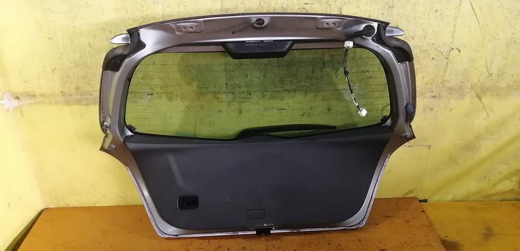 дверь 5-я Toyota Vitz