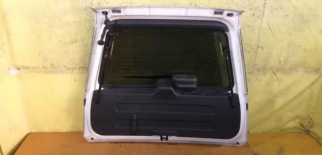 дверь 5-я Nissan Cube