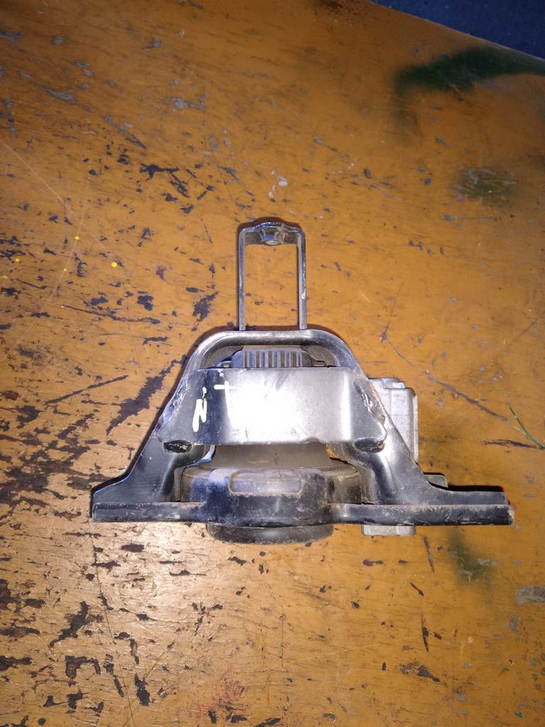 подушка двигателя Nissan X-Trail