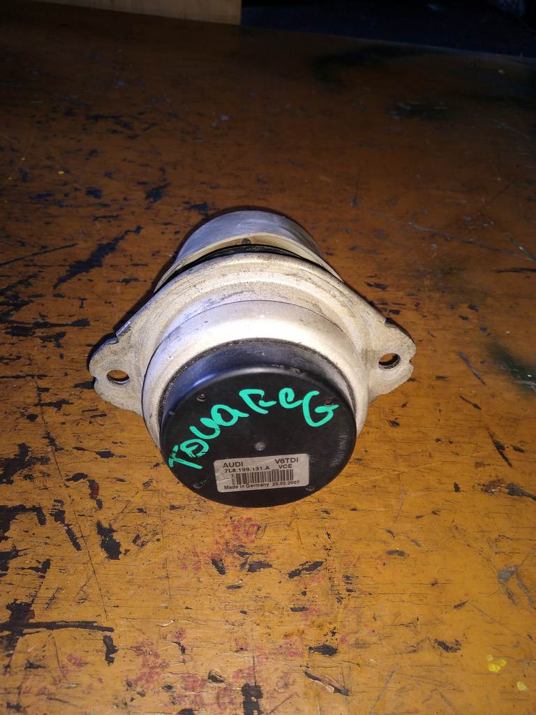 подушка двигателя Volkswagen Touareg