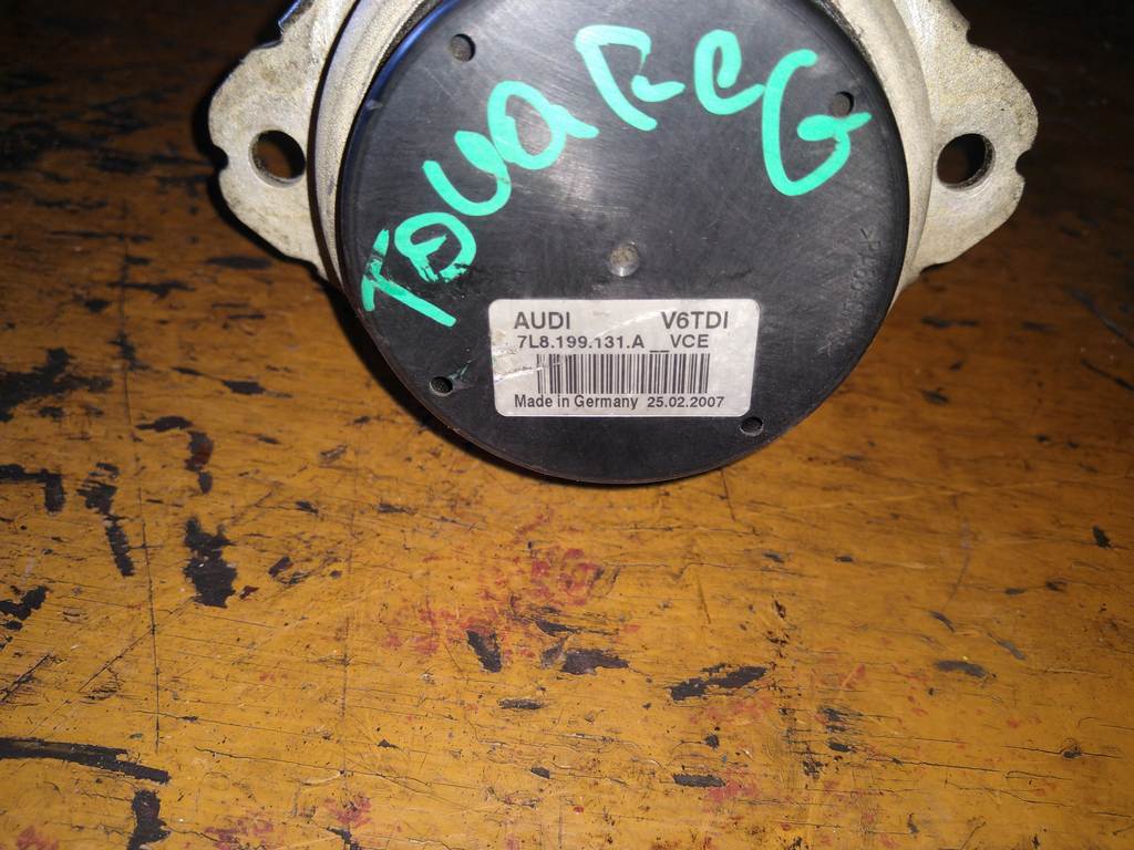 подушка двигателя Volkswagen Touareg