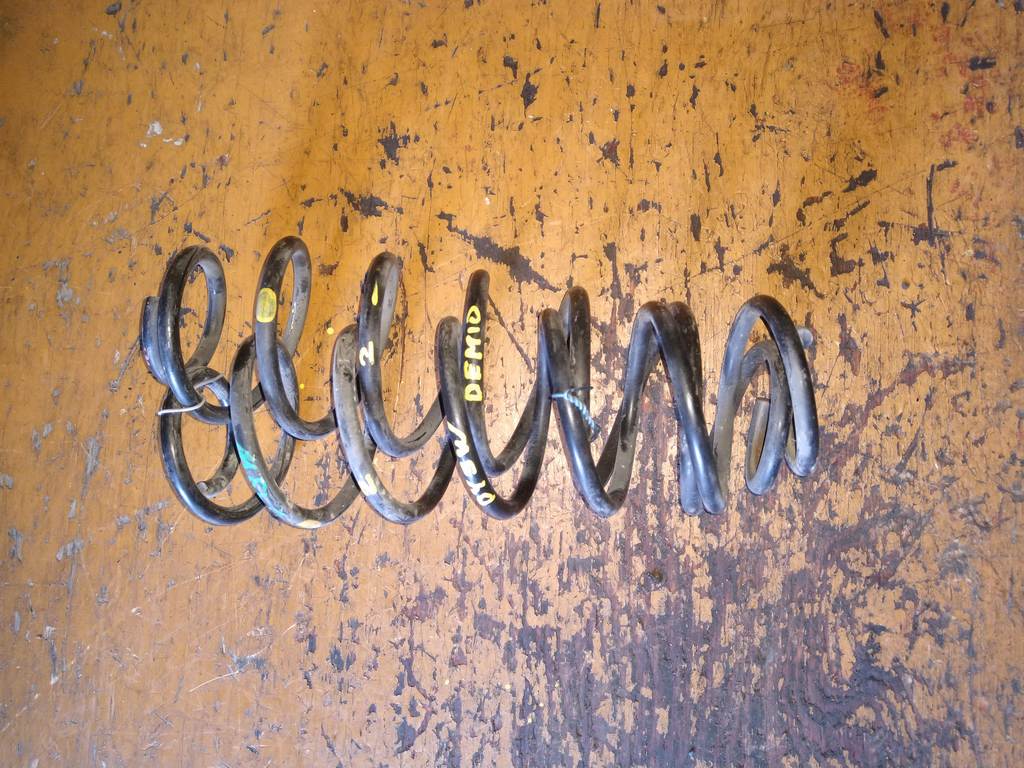 пружина Mazda Demio