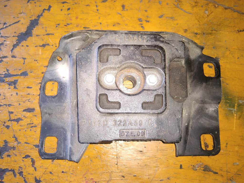 подушка двигателя Volvo S40