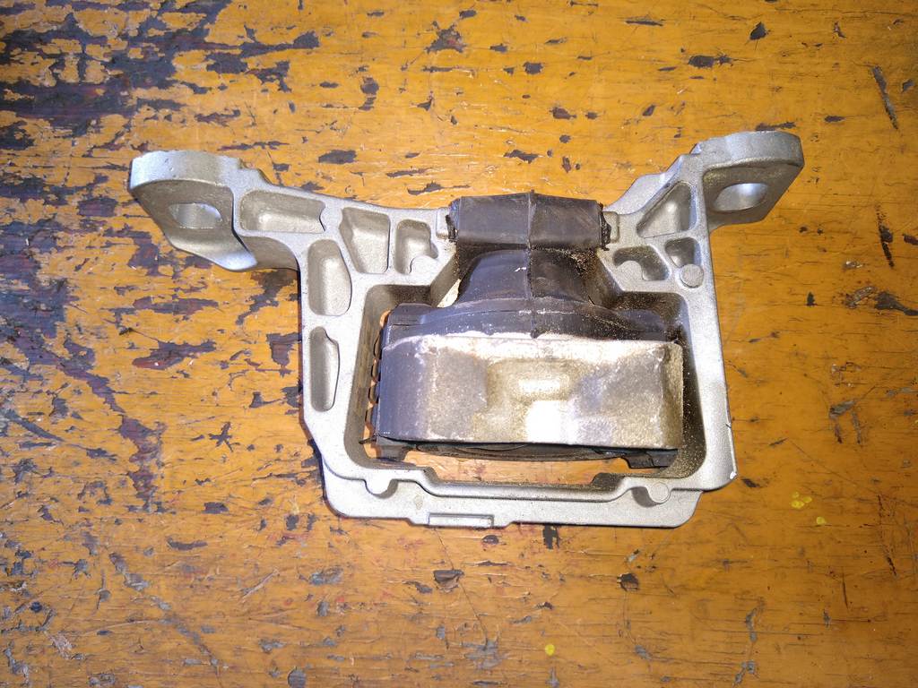 подушка двигателя Volvo S40