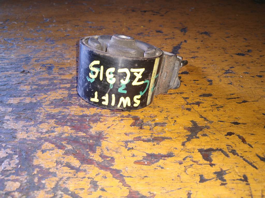 подушка двигателя Suzuki Swift