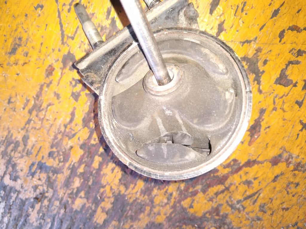 подушка двигателя Suzuki Swift