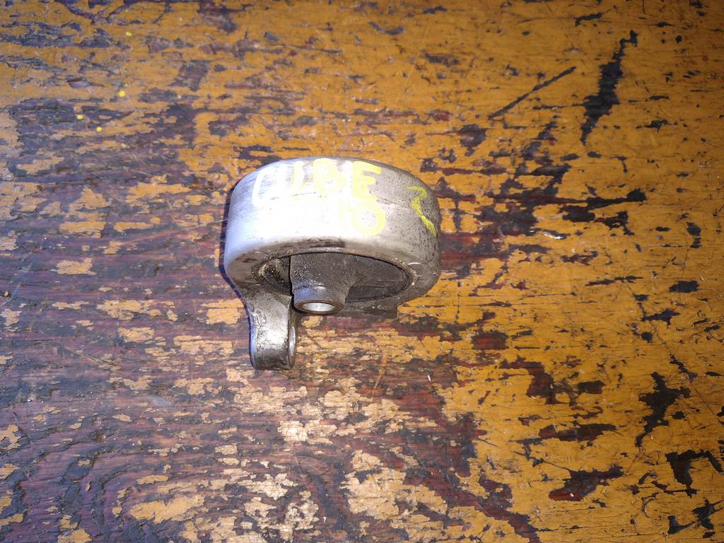 подушка двигателя Nissan Cube