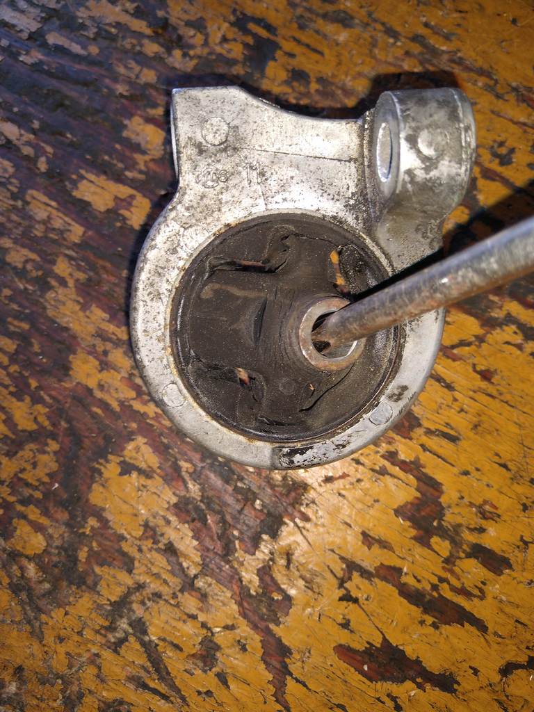 подушка двигателя Nissan Cube