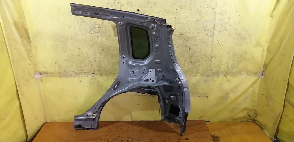 крыло Mazda Demio