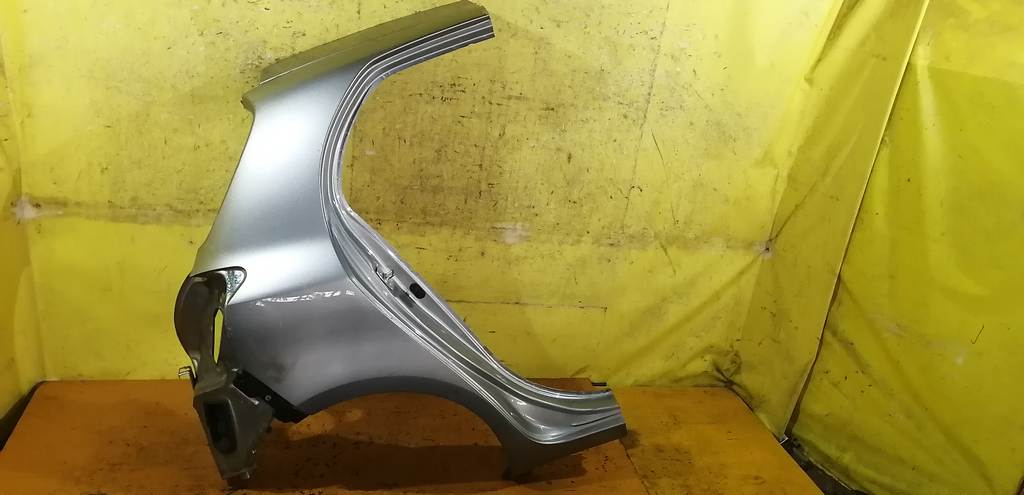 крыло Toyota Vitz