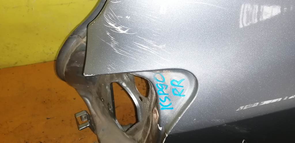 крыло Toyota Vitz