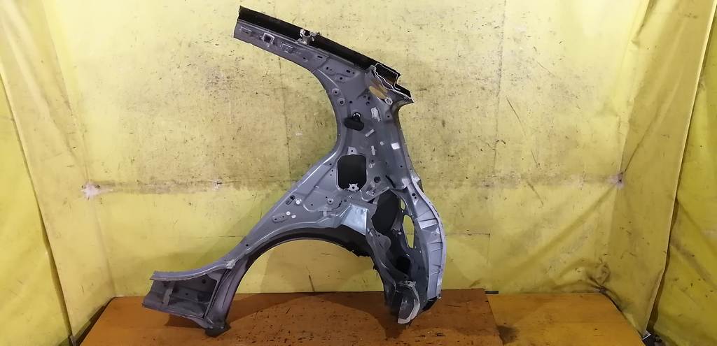 крыло Toyota Vitz