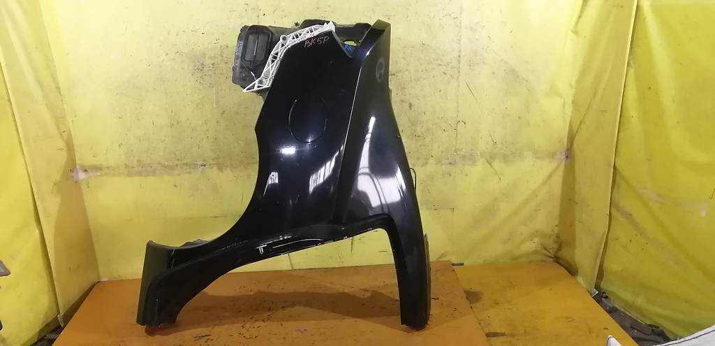 крыло Mazda Axela