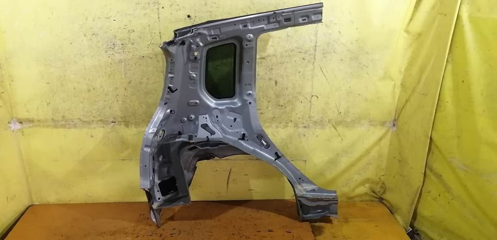 крыло Mazda Demio