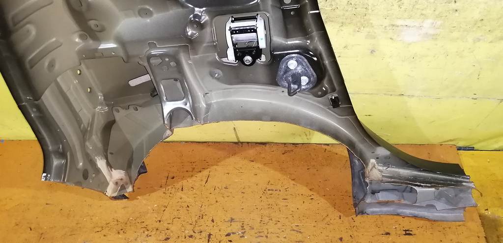 крыло Nissan Note