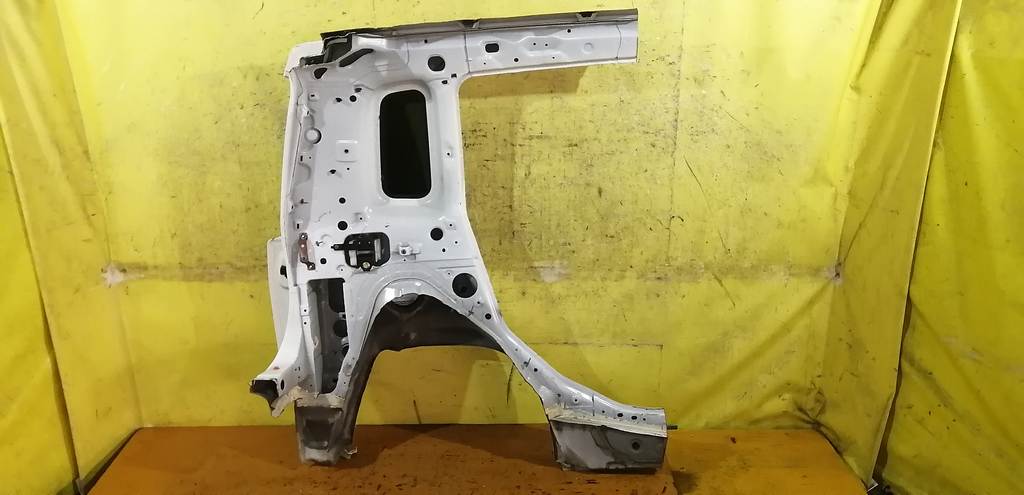 крыло Nissan Cube