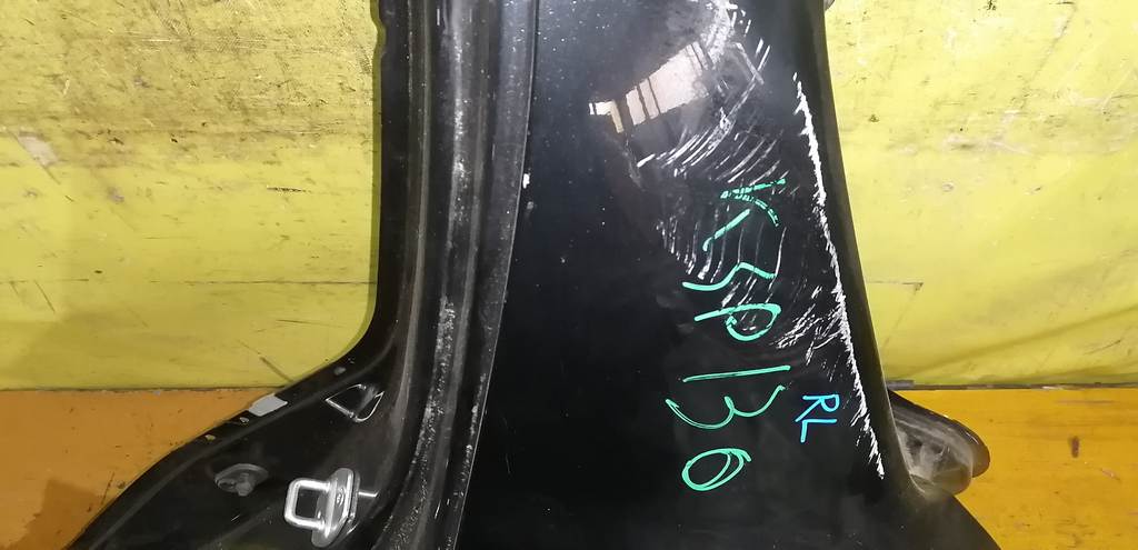 крыло Toyota Vitz