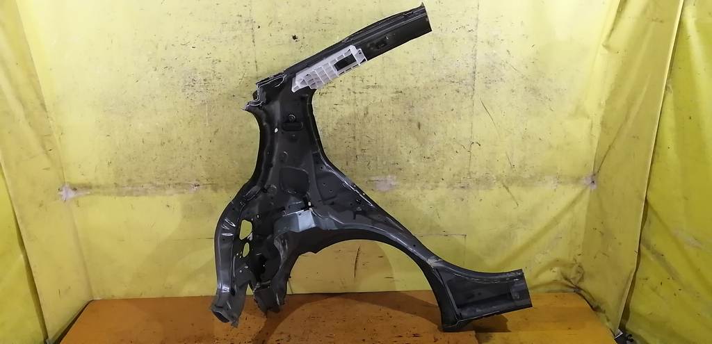 крыло Toyota Vitz